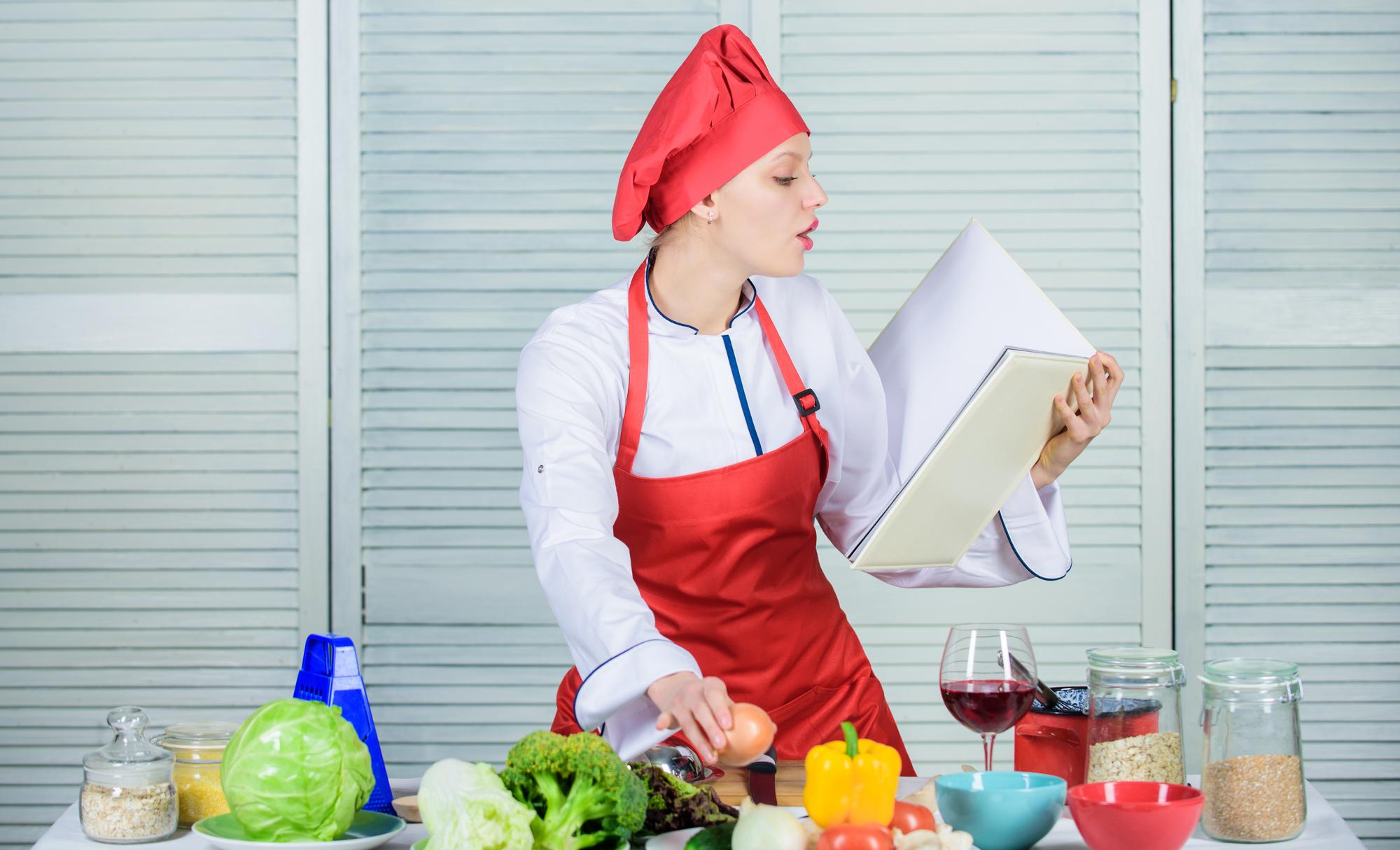 Esperto sicurezza alimentare al lavoro